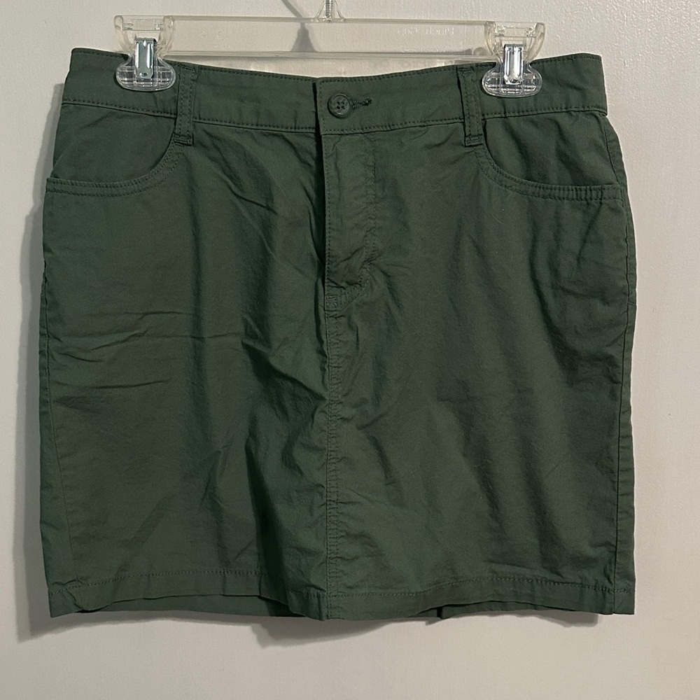 0221 Women’s St. John's Bay Women's‎ Green Skort size 8